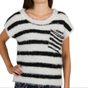 Daytrip short sleeve sweater black white stripe